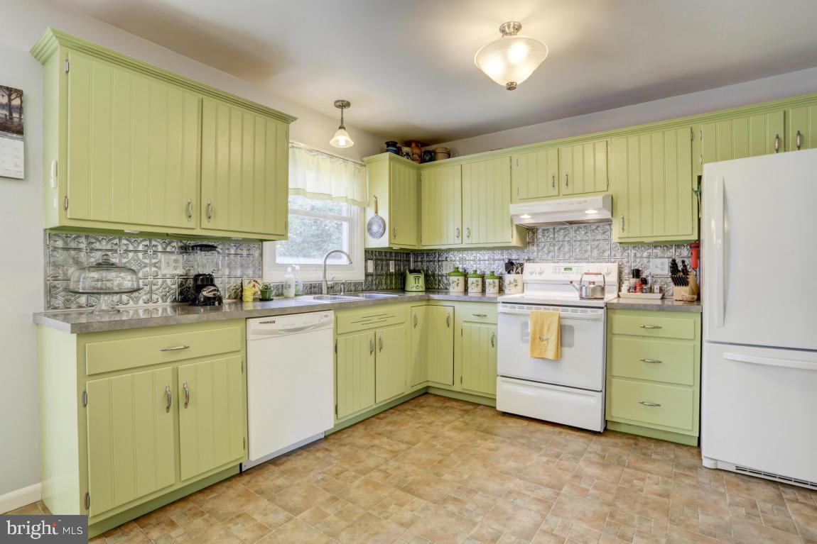 639 Lincoln Road Lititz, PA 17543 - Photo 9 of 34