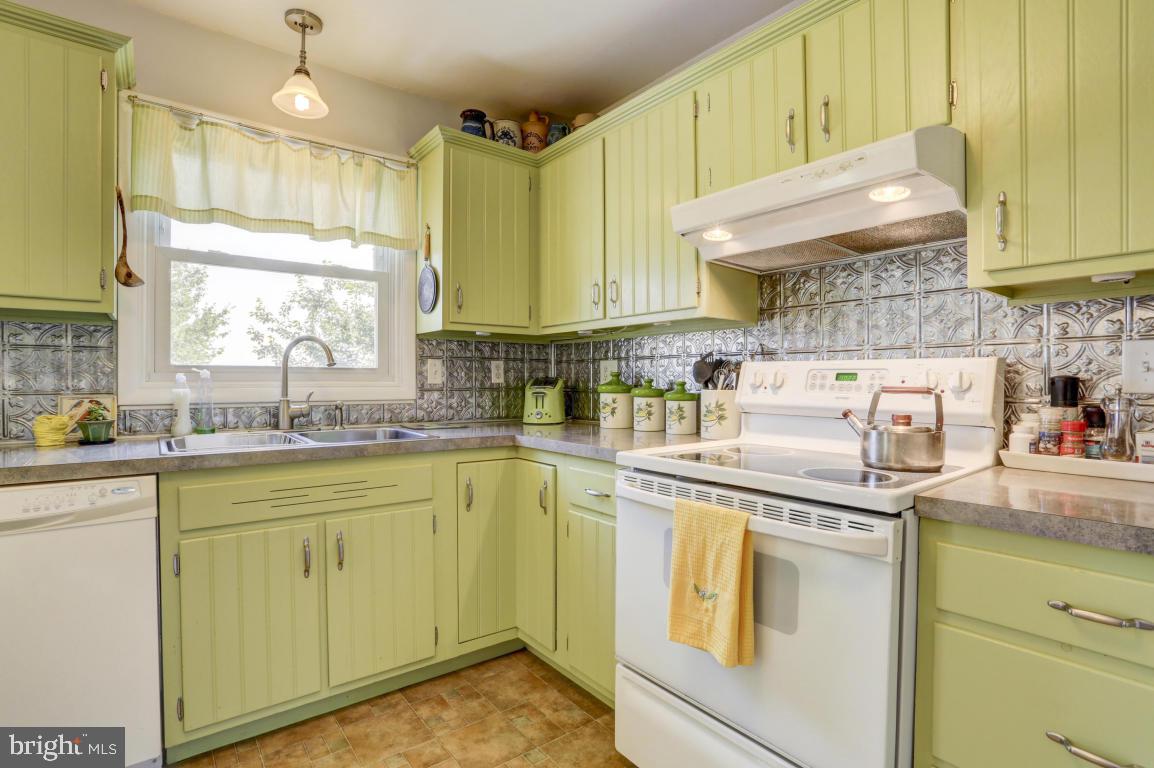 639 Lincoln Road Lititz, PA 17543 - Photo 10 of 34