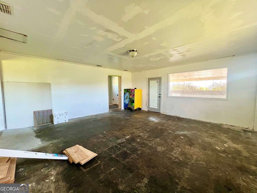 82 Cook Road Hazlehurst, GA 31539 - Photo 23 of 57 a view of a livingroom with furniture