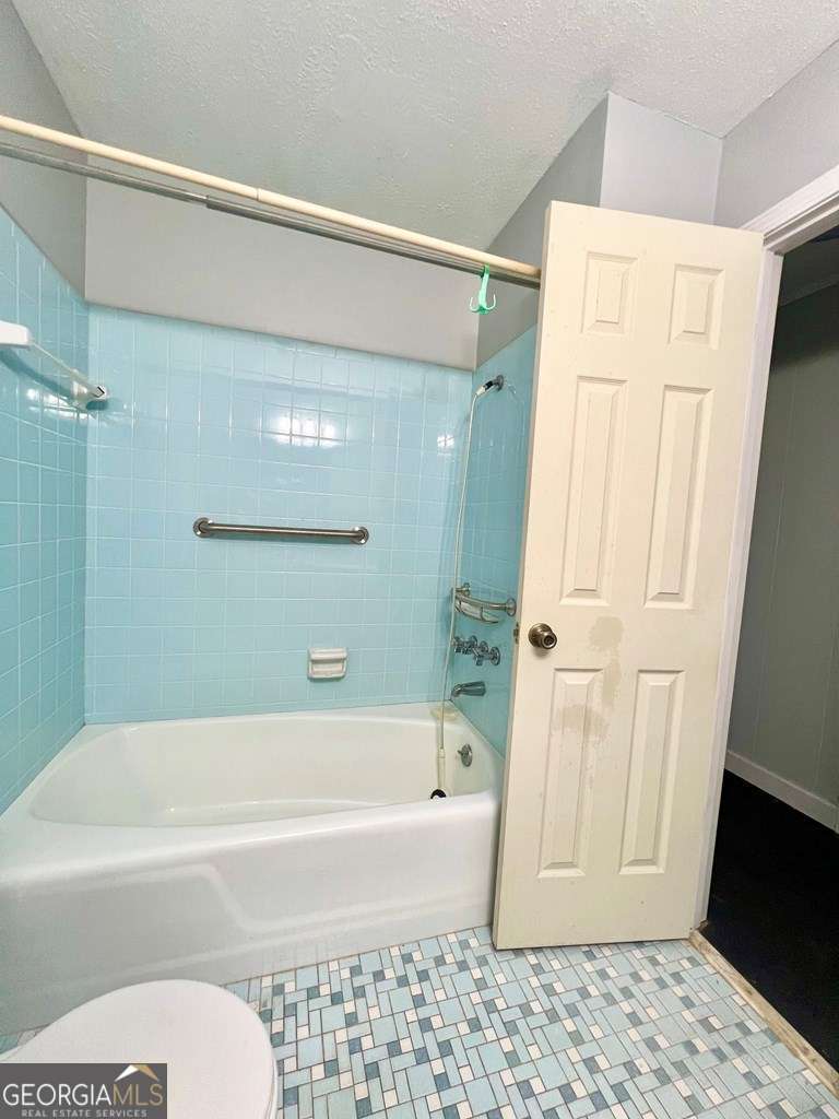 82 Cook Road Hazlehurst, GA 31539 - Photo 37 of 57 a bathroom with a bathtub a toilet and a shower