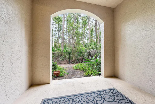 a view of entryway with an entryway