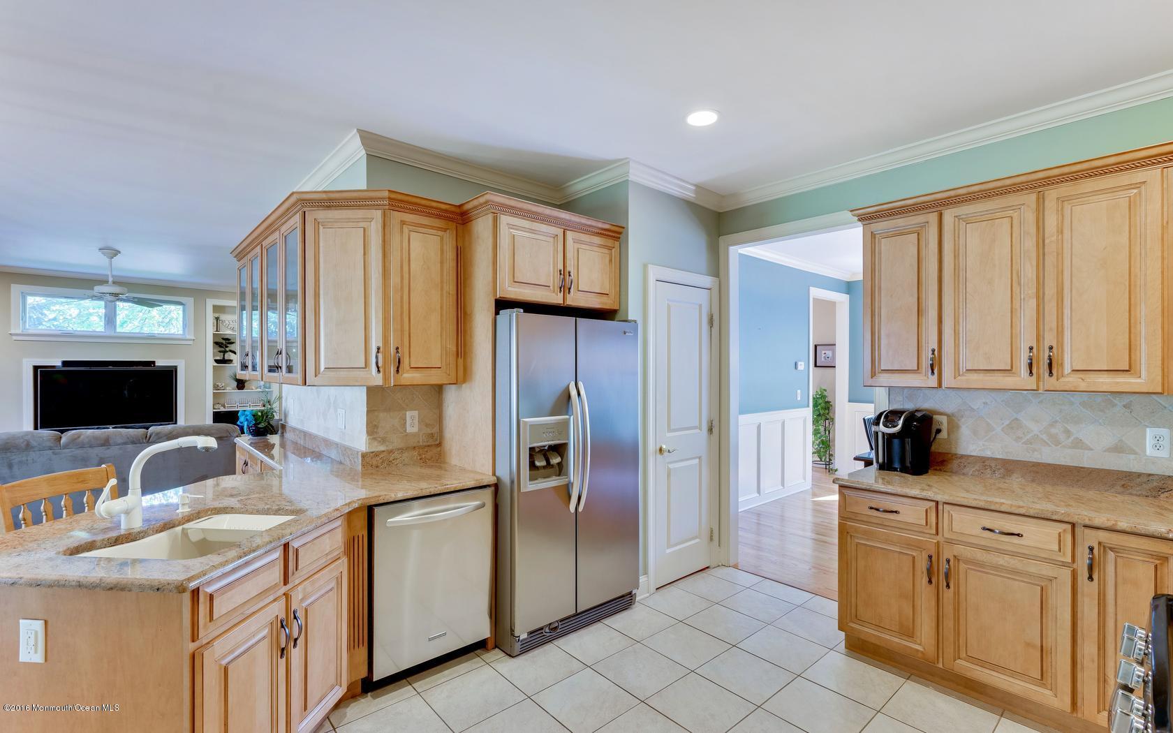 107 Hilltop Road Howell, NJ 07731 - Photo 13 of 48 41-photo-web-1680x1050-193516