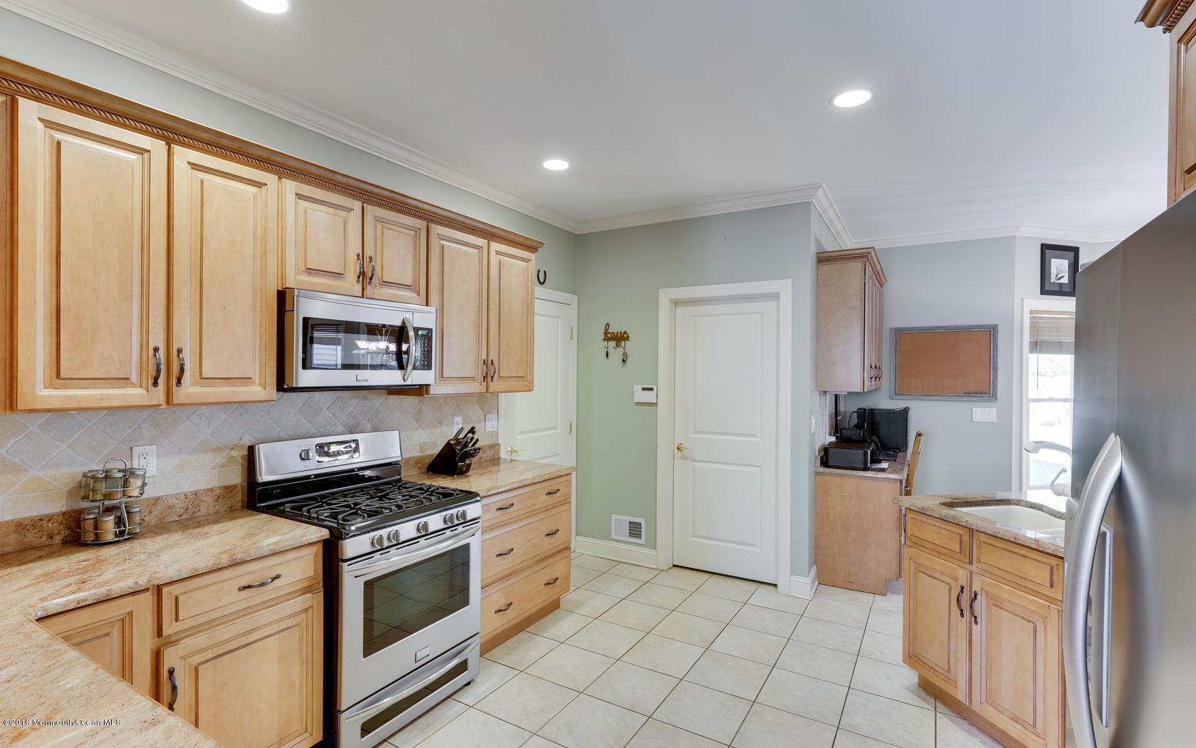 107 Hilltop Road Howell, NJ 07731 - Photo 14 of 48 34-photo-web-1680x1050-186469