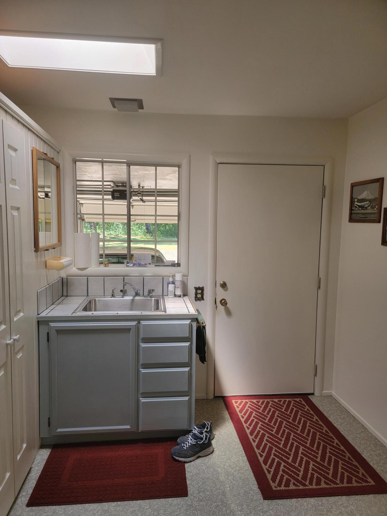 1130 North Old Stage Road Cave Junction, OR 97523 - Photo 15 of 35 entrance from garage with sink