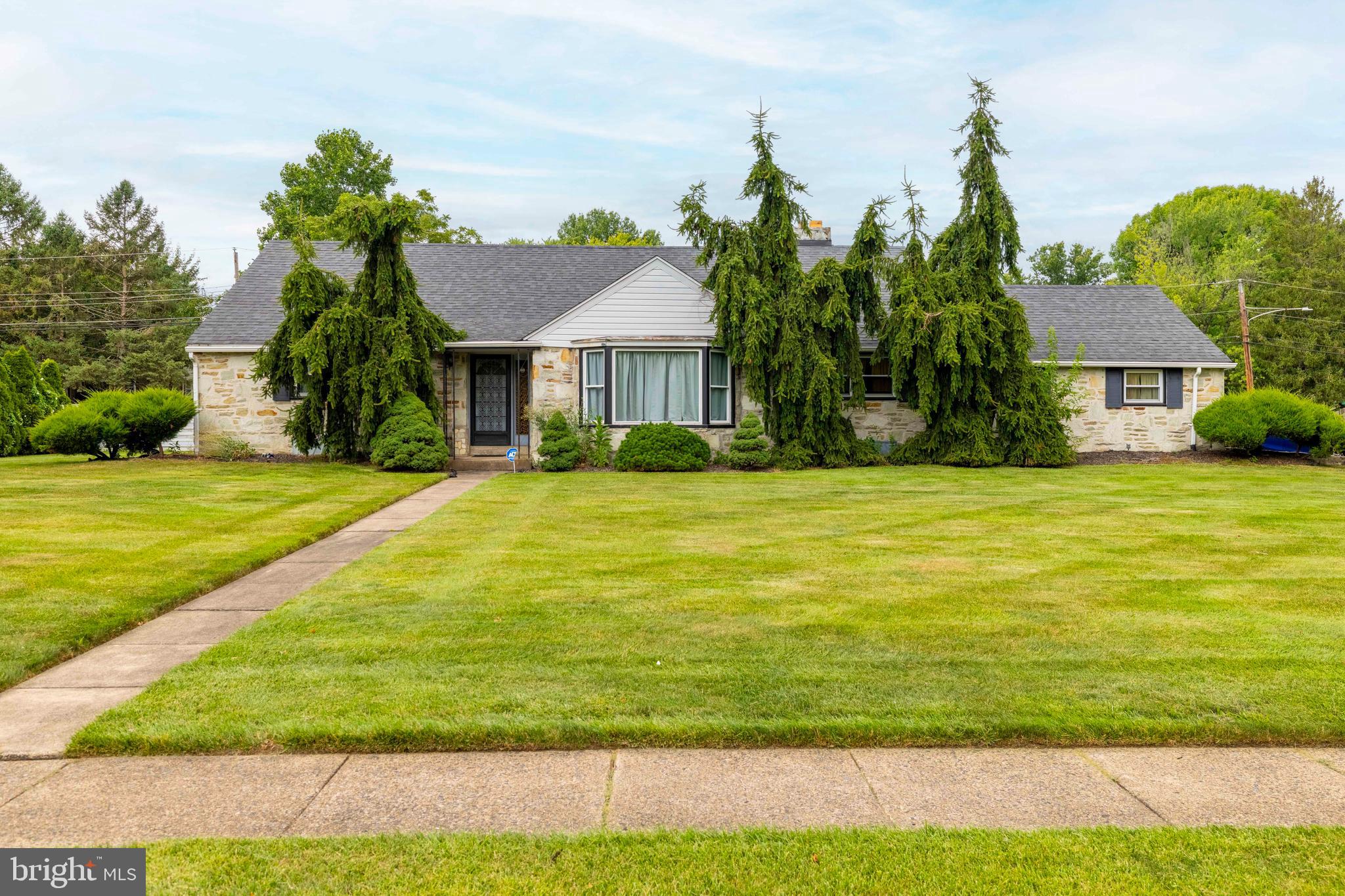 3946 Blake Road Huntingdon Valley, PA 19006 - Photo 4 of 31