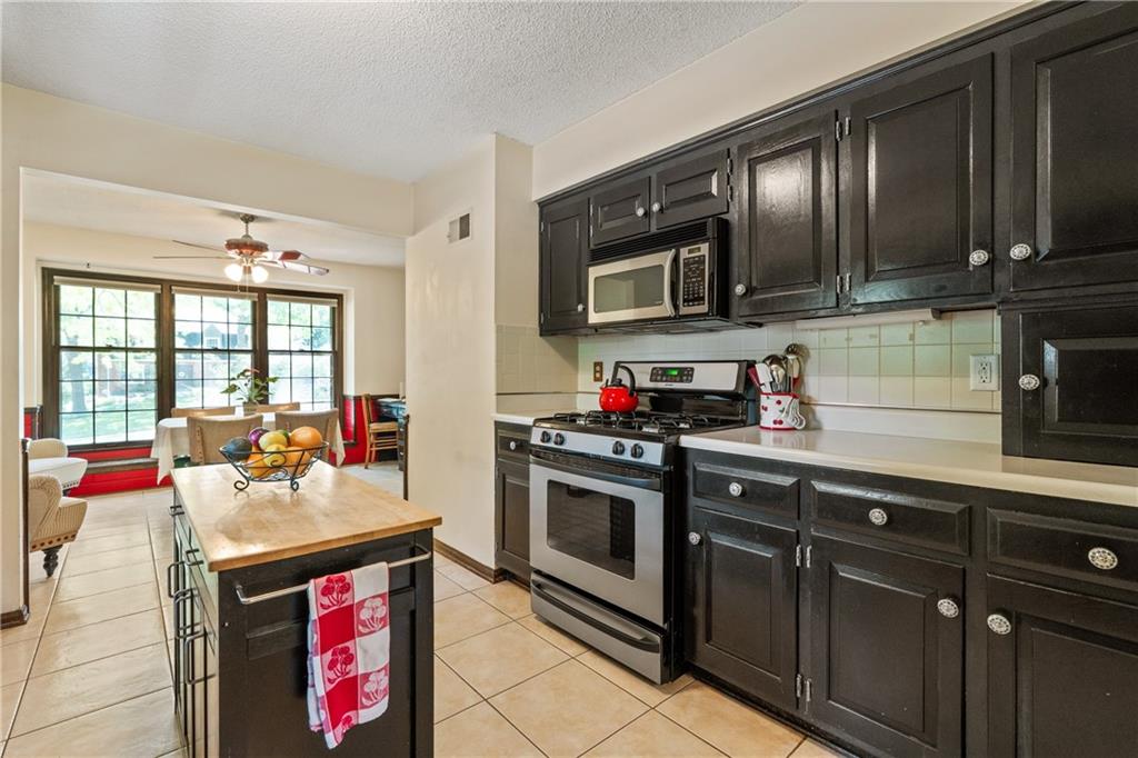 11524 Rosehill Road Overland Park, KS 66210 - Photo 12 of 32