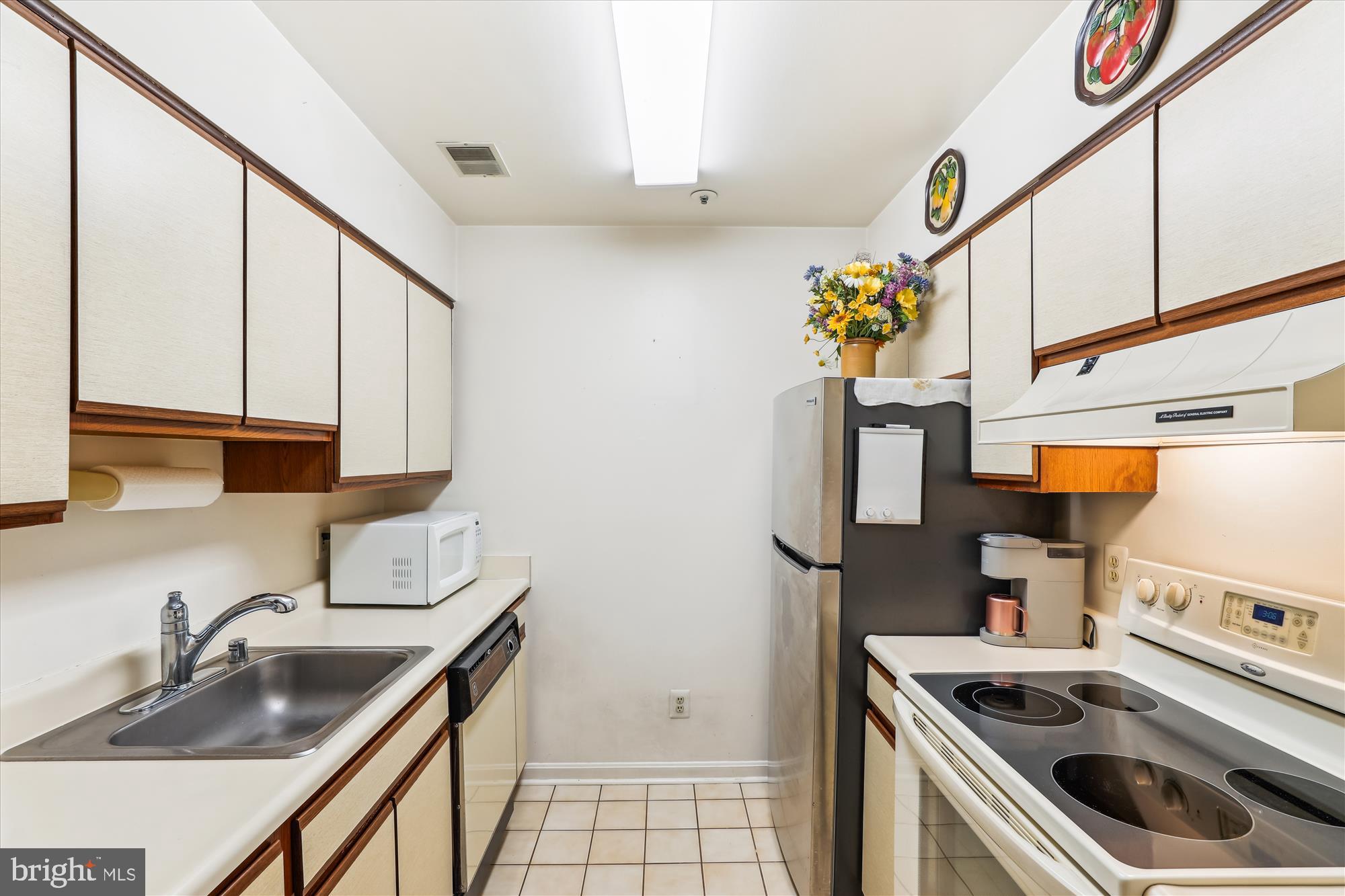 4912 Columbia Road, Unit 1 110 Columbia, MD 21044 - Photo 16 of 59 a kitchen with a sink and a stove top oven