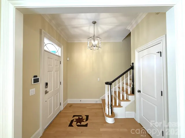 $3,500 | 1109 South Kings Drive, Charlotte, NC 28207