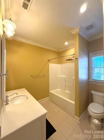 $3,500 | 1109 South Kings Drive, Charlotte, NC 28207