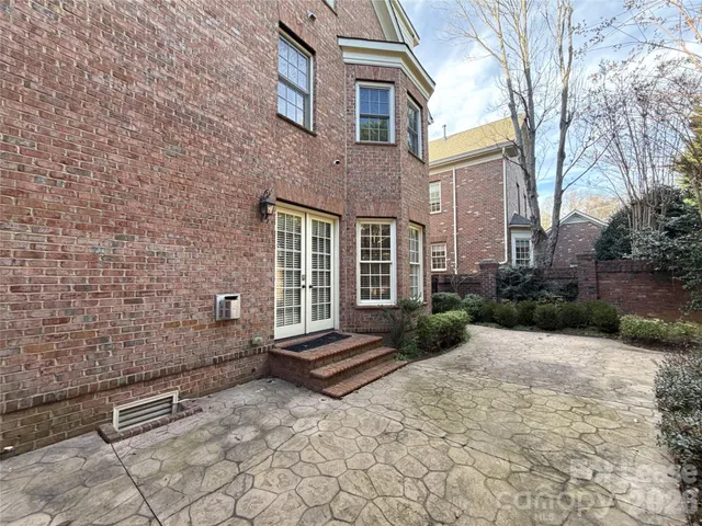 $3,500 | 1109 South Kings Drive, Charlotte, NC 28207