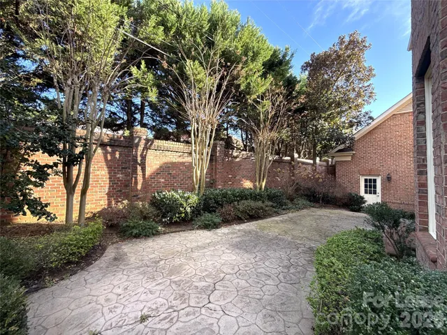 $3,500 | 1109 South Kings Drive, Charlotte, NC 28207