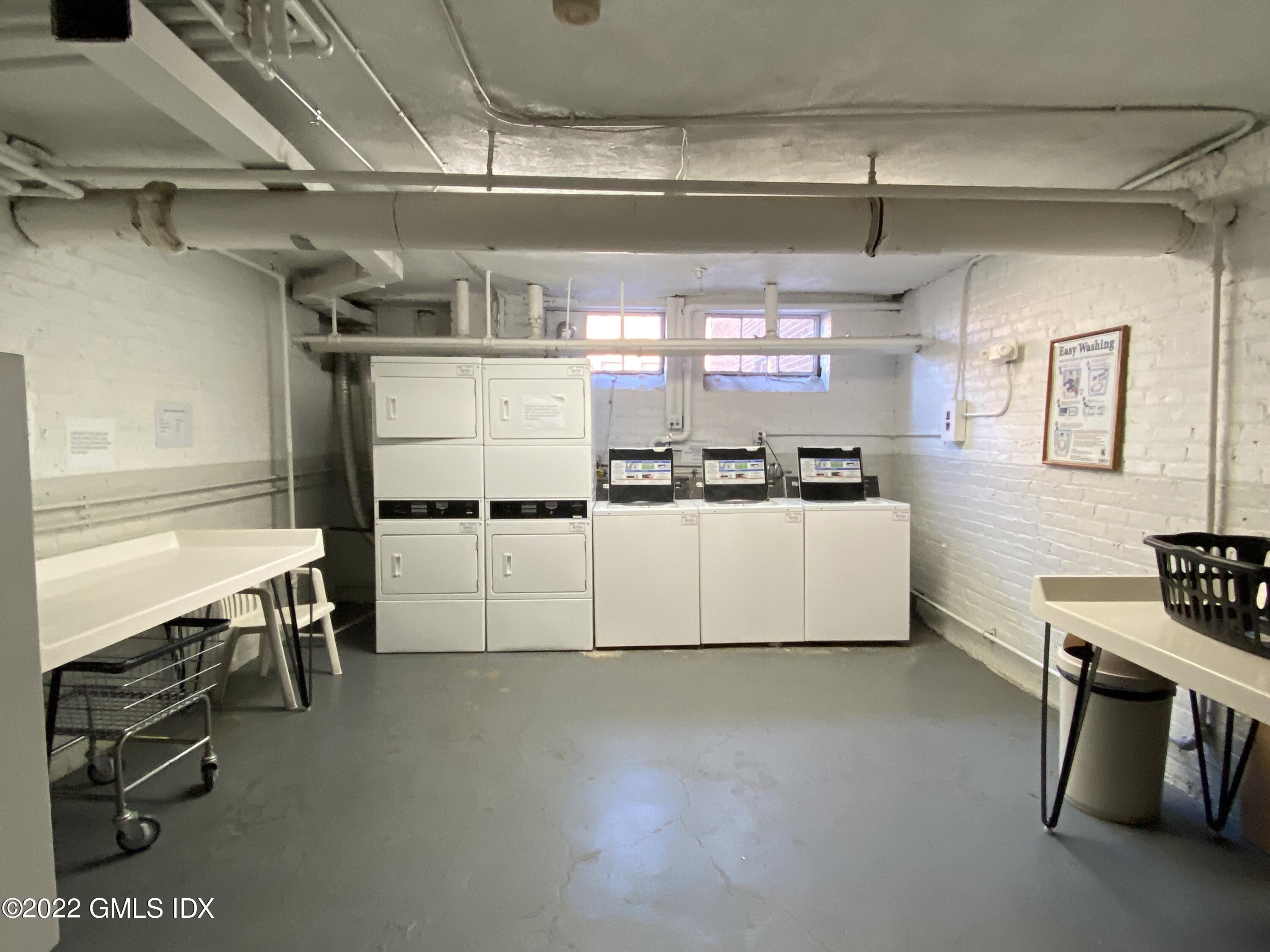 169 Mason Street, Unit 1F Greenwich, CT 06830 - Photo 14 of 14 a kitchen with a table and chairs