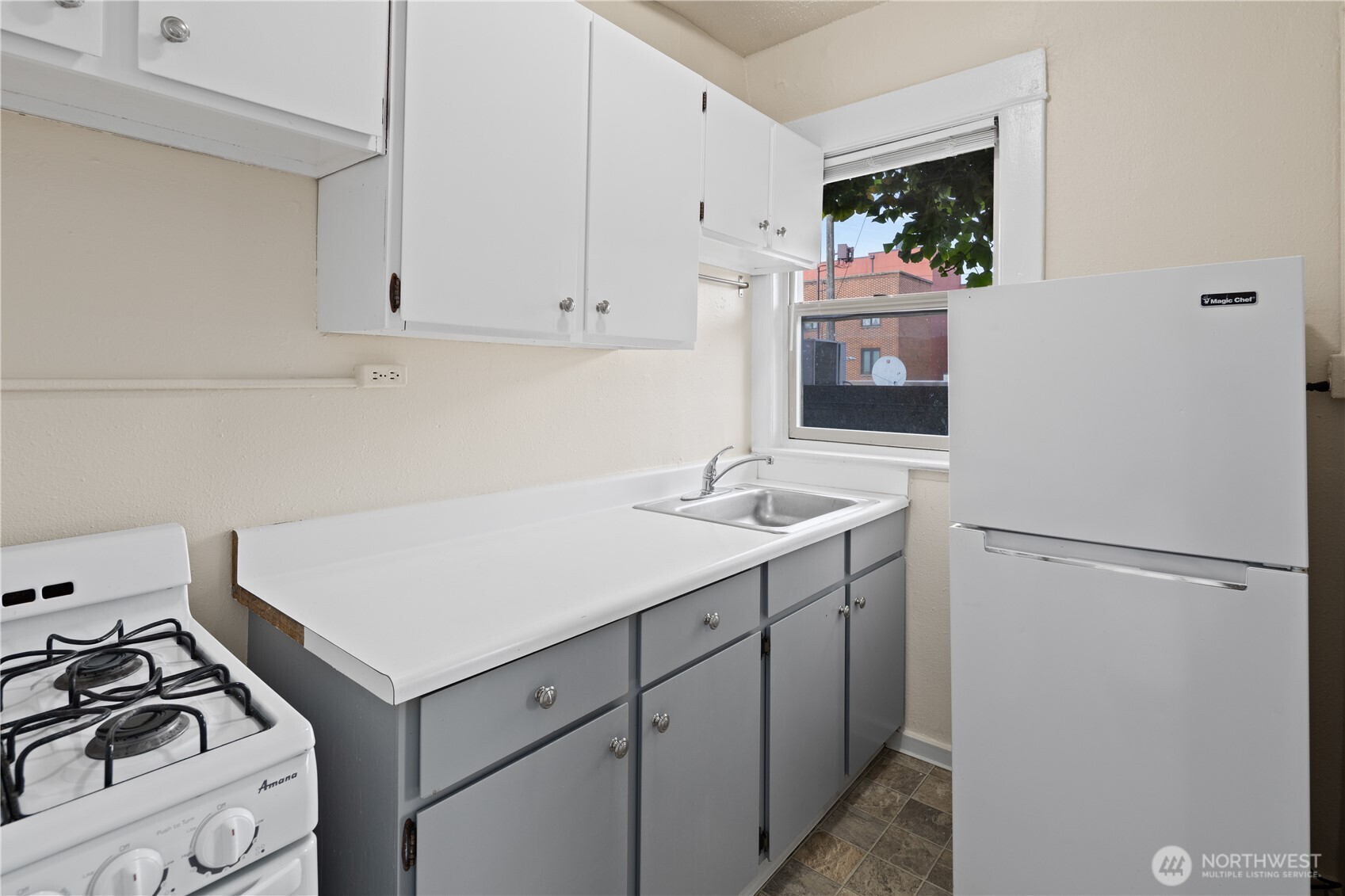 321 Broadway East Seattle, WA 98102 - Photo 23 of 38 a utility room with sink dryer and washer