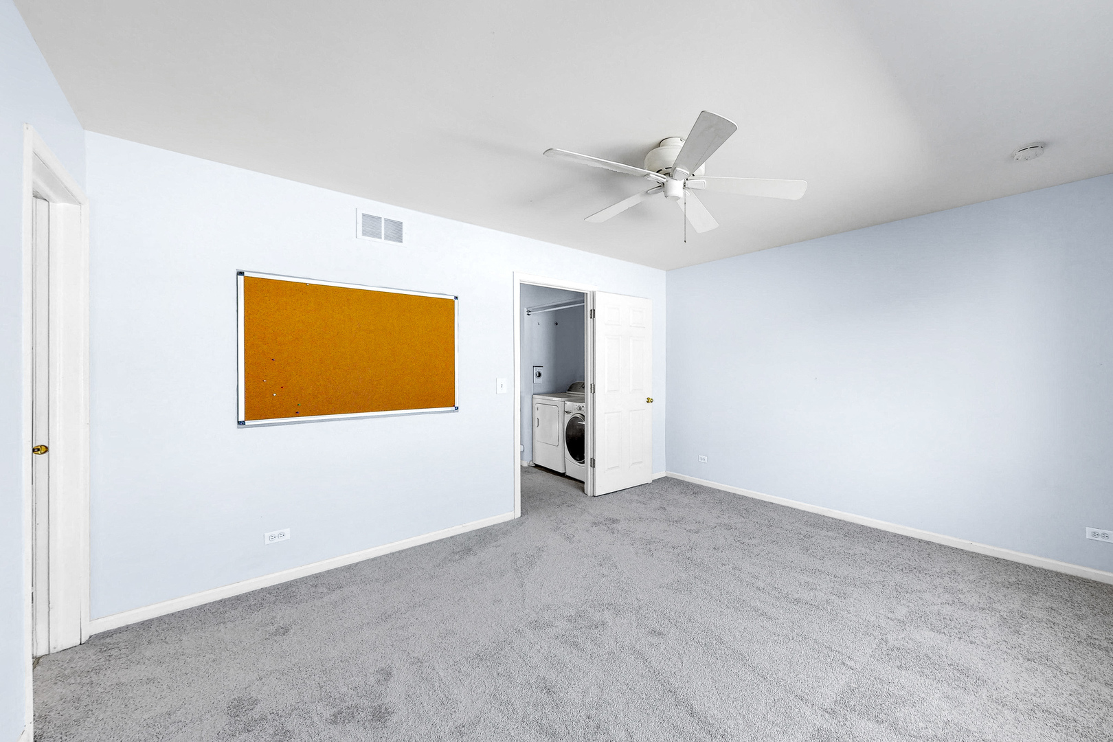 1645 Apple Tree Lane West Chicago, IL 60185 - Photo 9 of 20 a view of an empty room