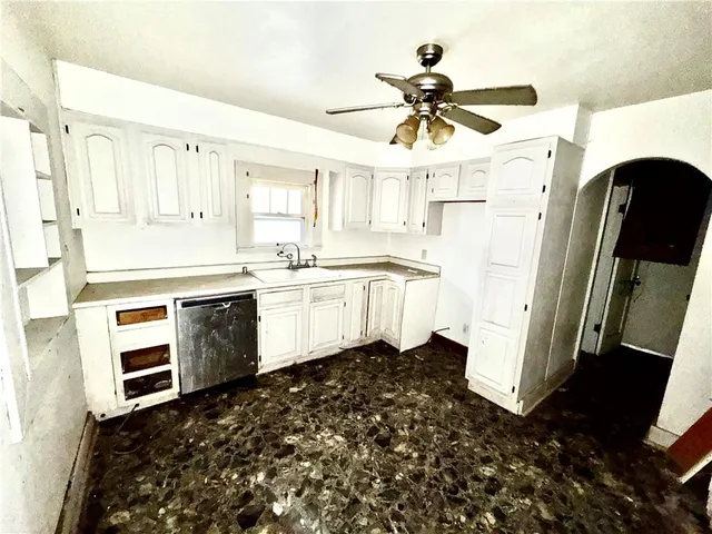 $79,000 | 718 Thompson Avenue, St. Joseph, MO 64504