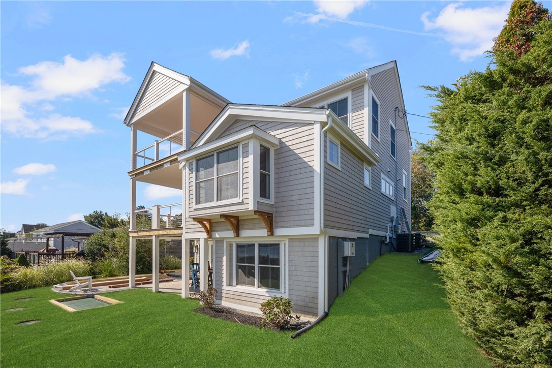 121 Robin Road Portsmouth, RI 02871 - Photo 23 of 37 Front of House