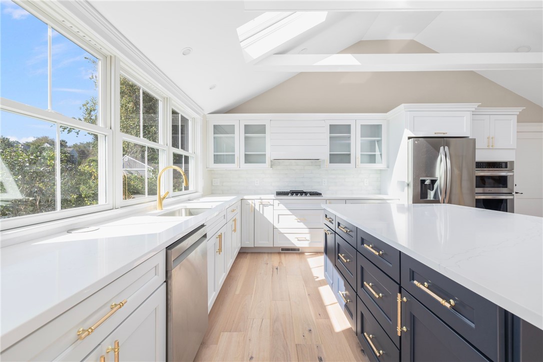 121 Robin Road Portsmouth, RI 02871 - Photo 3 of 37 Kitchen