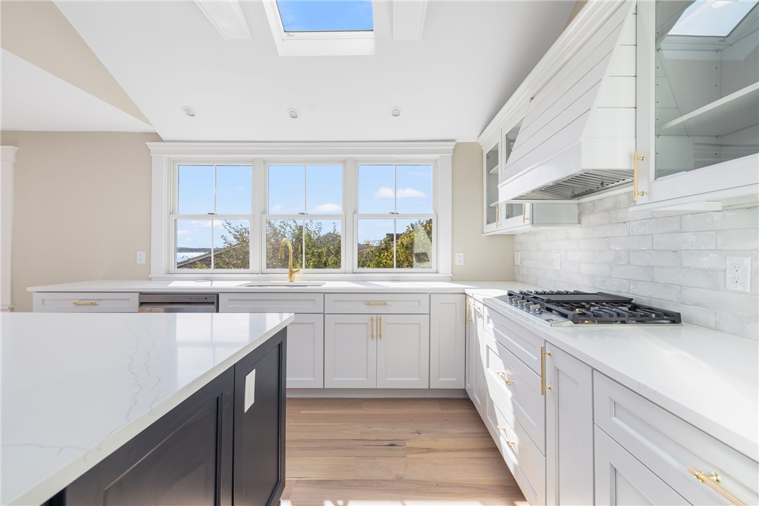 121 Robin Road Portsmouth, RI 02871 - Photo 4 of 37 Kitchen