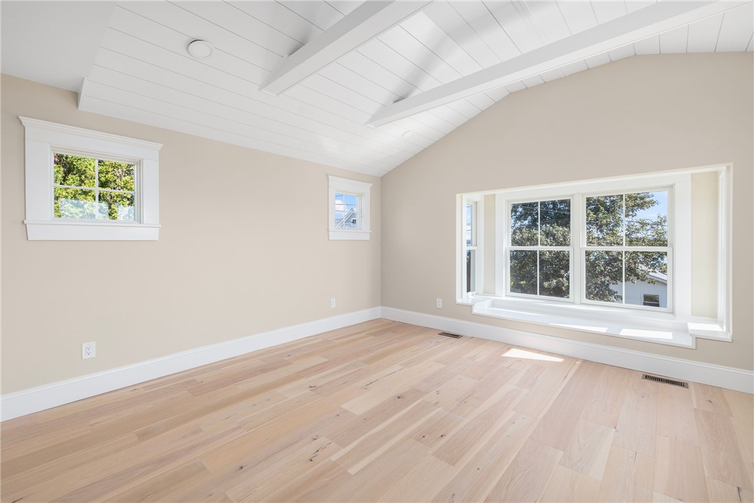 121 Robin Road Portsmouth, RI 02871 - Photo 9 of 37 Primary Bedroom