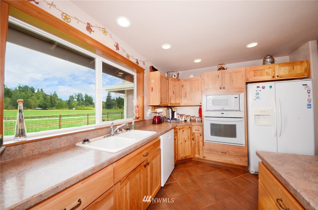 9416 James Road Southwest Rochester, WA 98579 - Photo 3 of 32