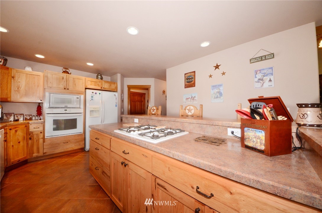 9416 James Road Southwest Rochester, WA 98579 - Photo 4 of 32