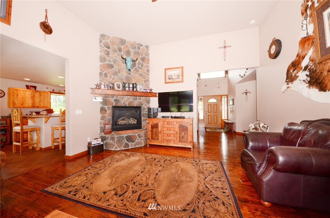 9416 James Road Southwest Rochester, WA 98579 - Photo 7 of 32
