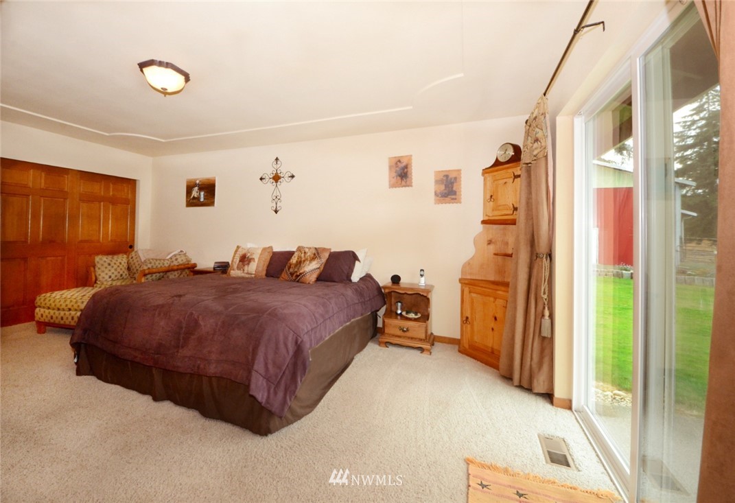 9416 James Road Southwest Rochester, WA 98579 - Photo 10 of 32