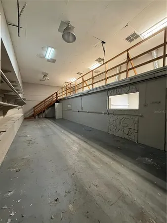 a view of a storage & utility room with washer and dryer