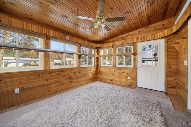 $179,000 | 309 Rebecca Street, Clay, NY 13212