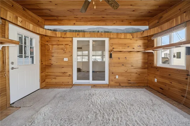 $179,000 | 309 Rebecca Street, Clay, NY 13212