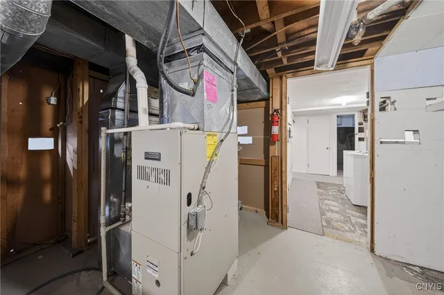 $179,000 | 309 Rebecca Street, Clay, NY 13212