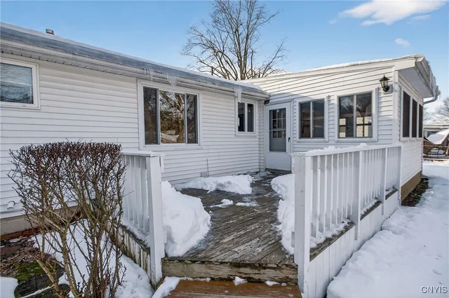 $179,000 | 309 Rebecca Street, Clay, NY 13212