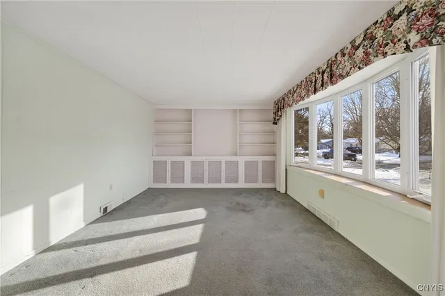 $179,000 | 309 Rebecca Street, Clay, NY 13212