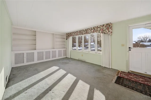 $179,000 | 309 Rebecca Street, Clay, NY 13212