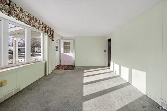 $179,000 | 309 Rebecca Street, Clay, NY 13212