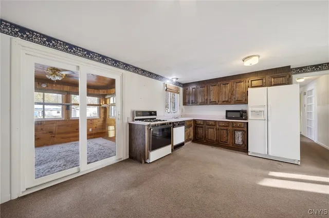 $179,000 | 309 Rebecca Street, Clay, NY 13212