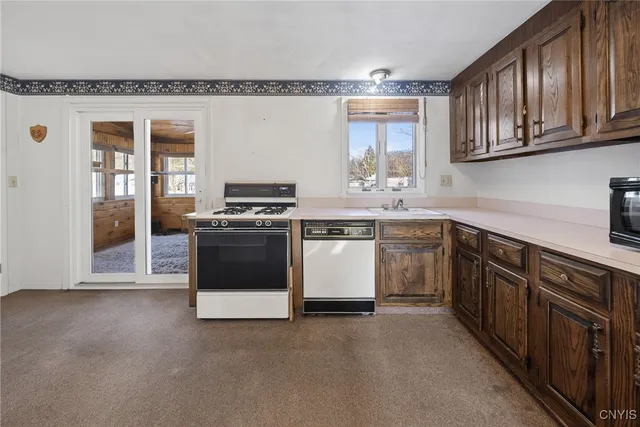 $179,000 | 309 Rebecca Street, Clay, NY 13212