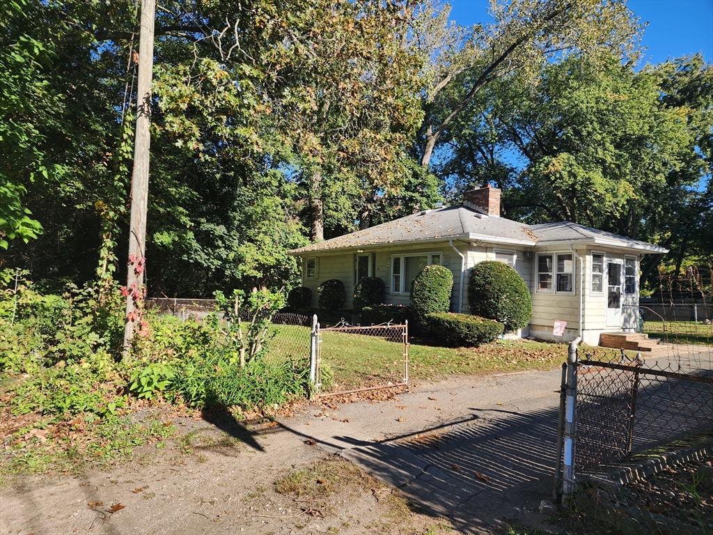 53 Holden Street Springfield, MA 01119 - Photo 2 of 14