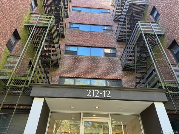 $2,400 | 212-12 73rd Avenue, Unit 4B | Oakland Gardens