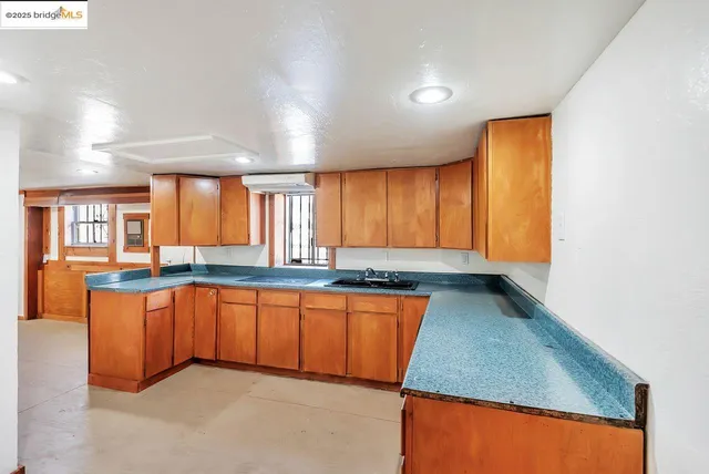 $799,000 | 806 54th Street, Oakland, CA 94608