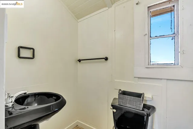 $799,000 | 806 54th Street, Oakland, CA 94608