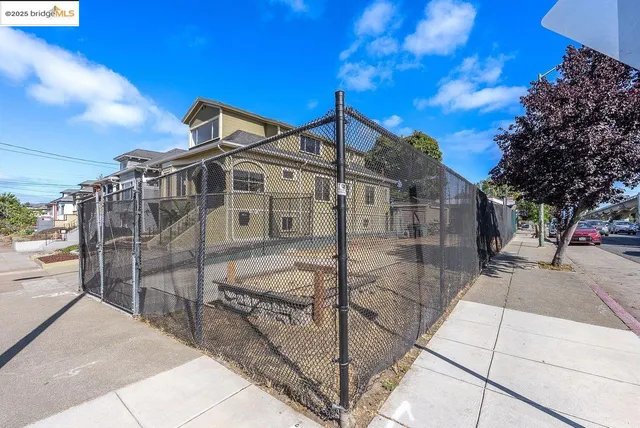 $799,000 | 806 54th Street, Oakland, CA 94608