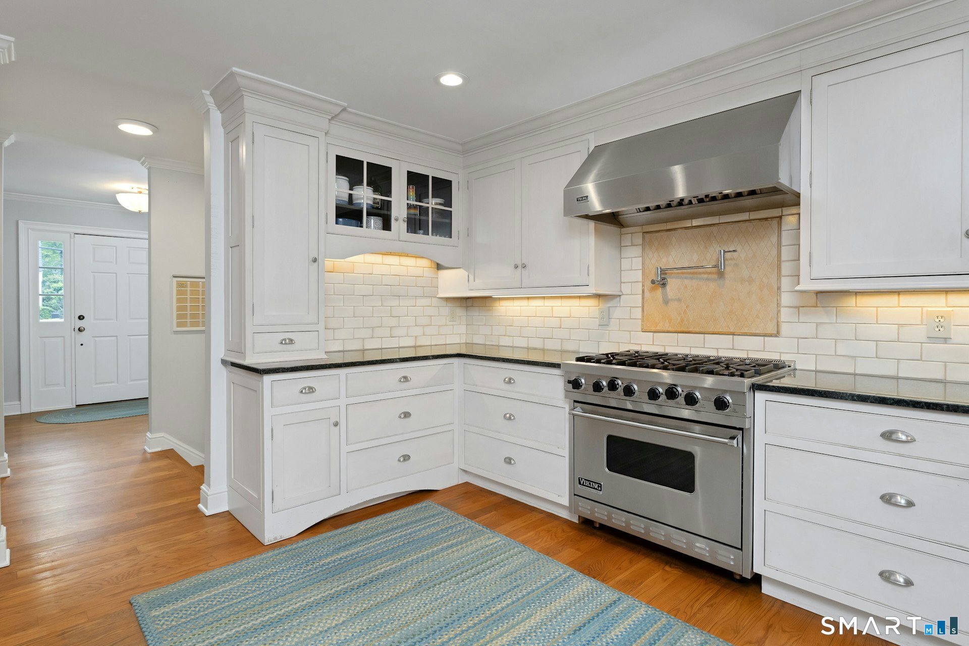 11 Walmsley Road Darien, CT 06820 - Photo 10 of 38