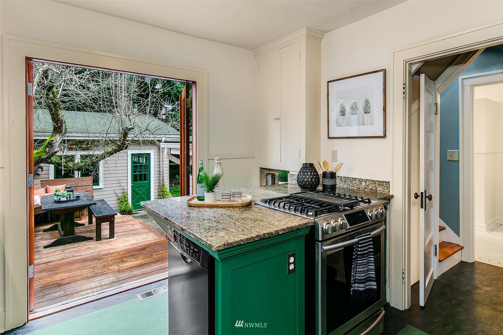 112 North 40th Street Seattle, WA 98103 - Photo 9 of 40