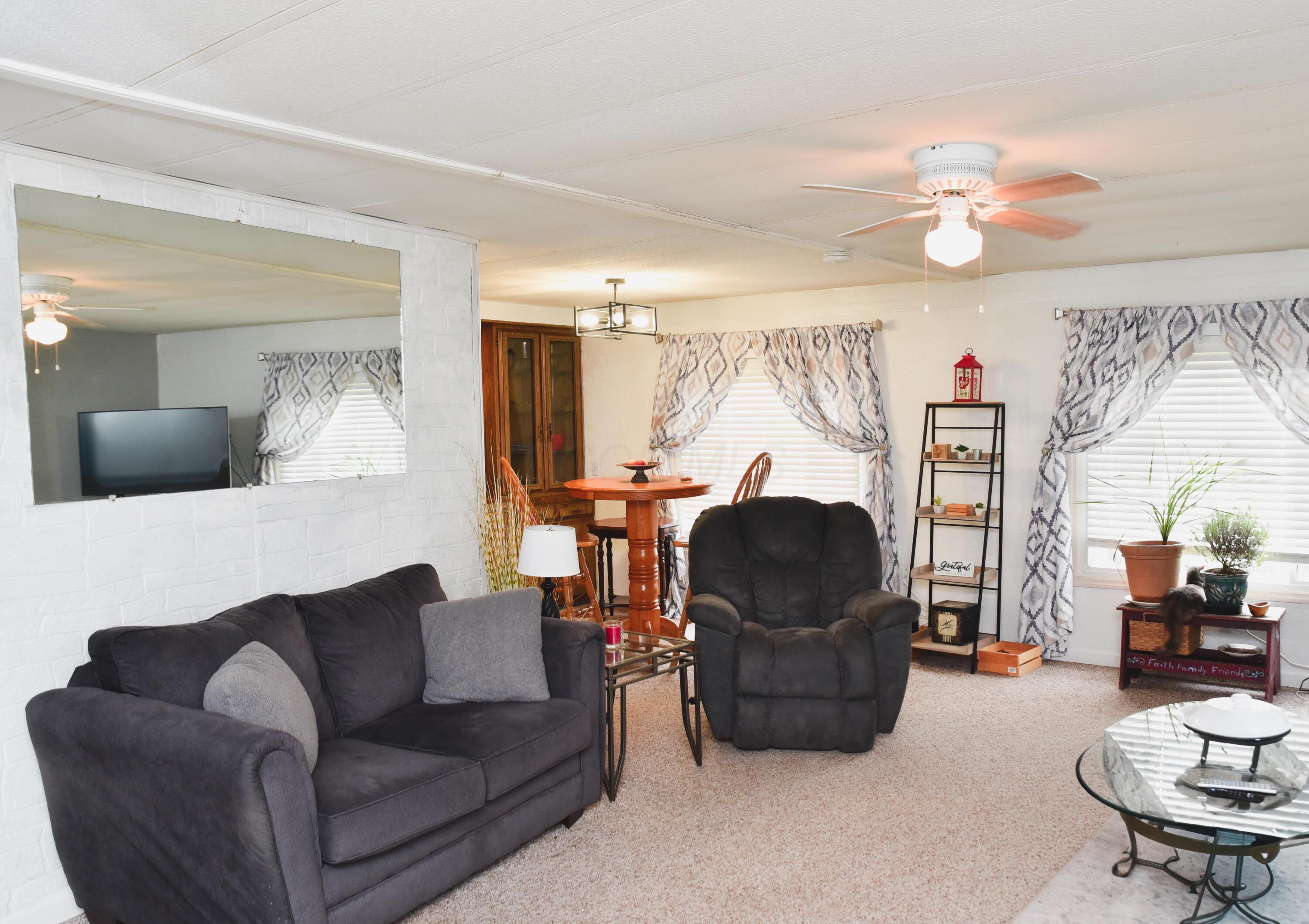 696 Riviera Court Columbus, OH 43207 - Photo 3 of 51 DSC_4858