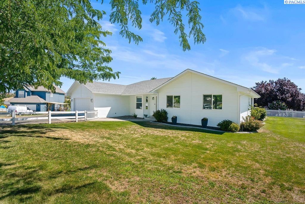 2291 Selah Loop Road Selah, WA 98942 - Photo 2 of 27 Gallery Image 2