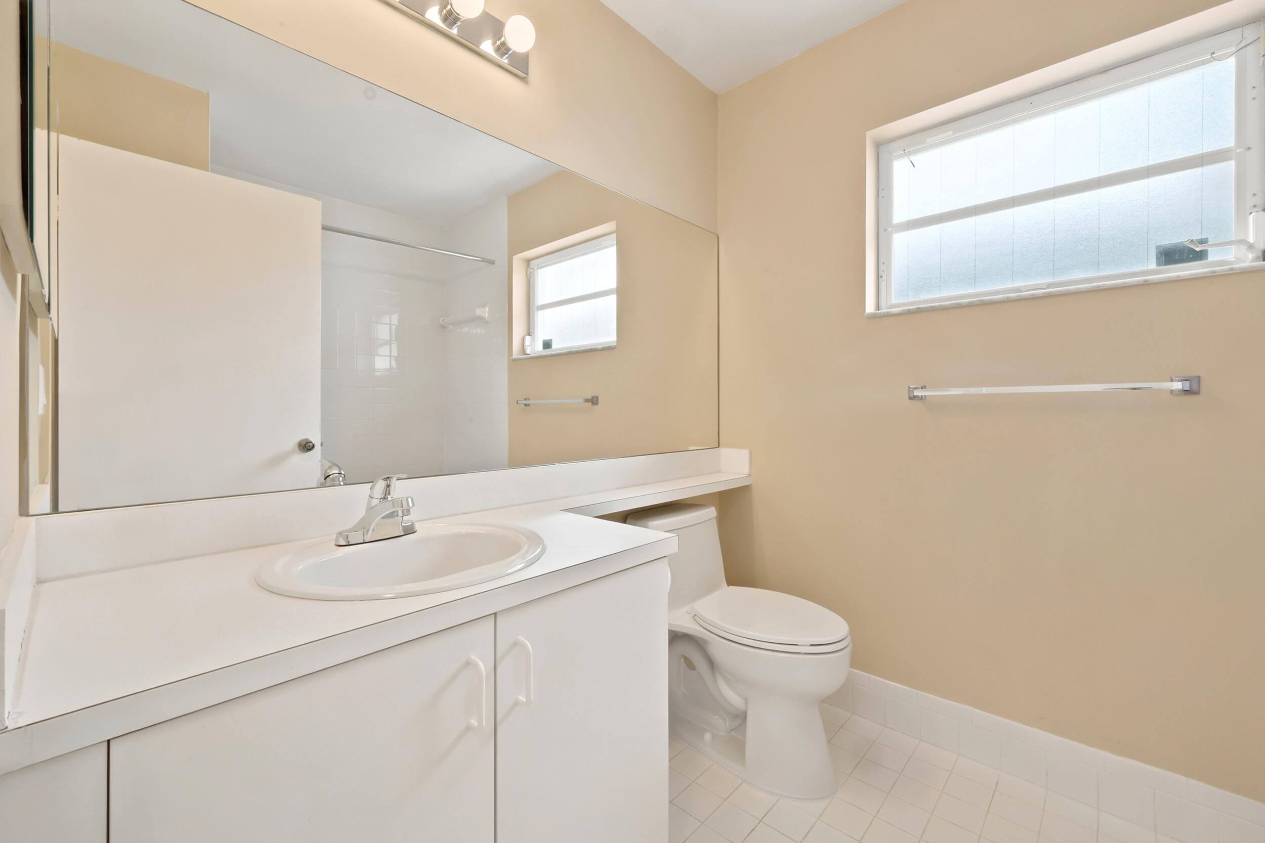 10432 Lake Vista Circle Boca Raton, FL 33498 - Photo 23 of 40 44_10432_lake_vista_cir_boca_raton_fl_33
