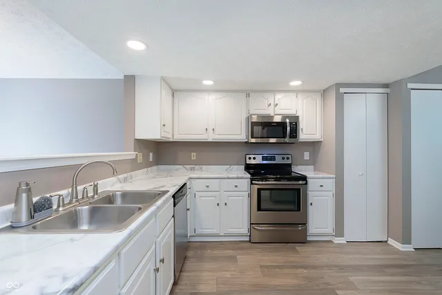 $219,900 | 9481 Aberdare Drive, Indianapolis, IN 46250