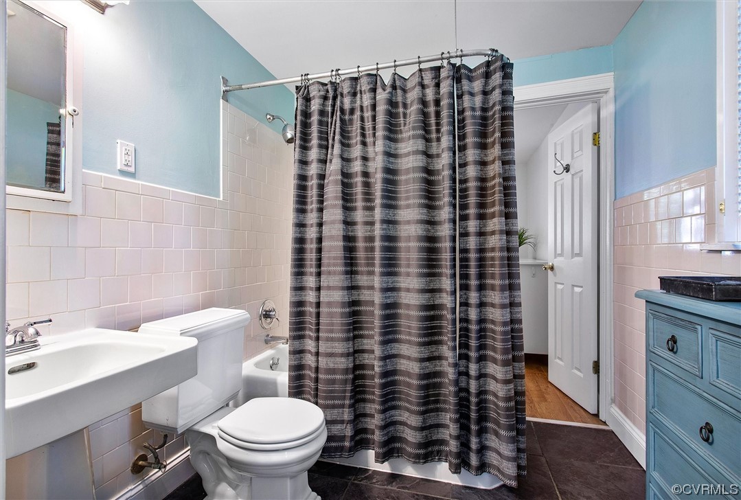 9606 Meadowview Road Henrico, VA 23294 - Photo 13 of 27 a bathroom with a sink toilet and shower