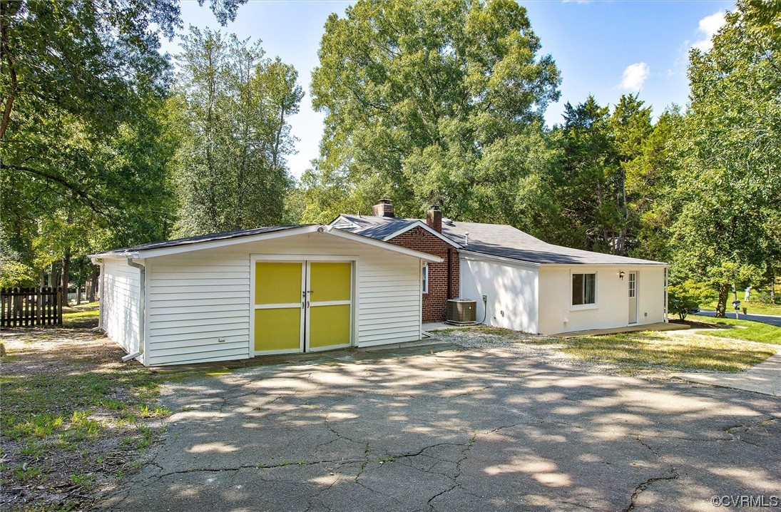 9606 Meadowview Road Henrico, VA 23294 - Photo 23 of 27 a view of a backyard